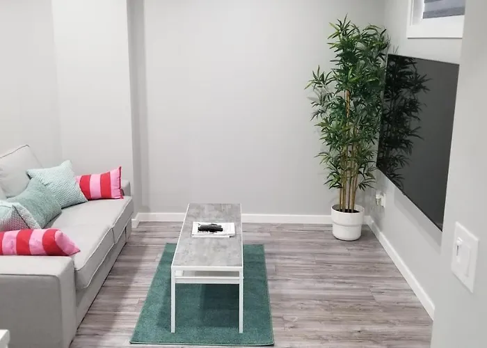 Luxurious 2 Bedroom Basement Suite