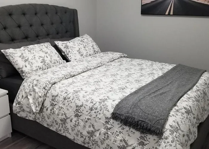 Luxurious 2 Bedroom Basement Suite