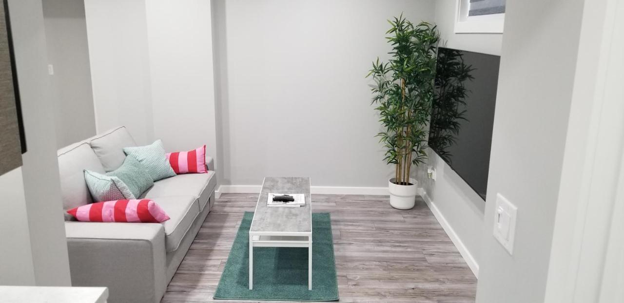 Luxurious 2 Bedroom Basement Holiday home