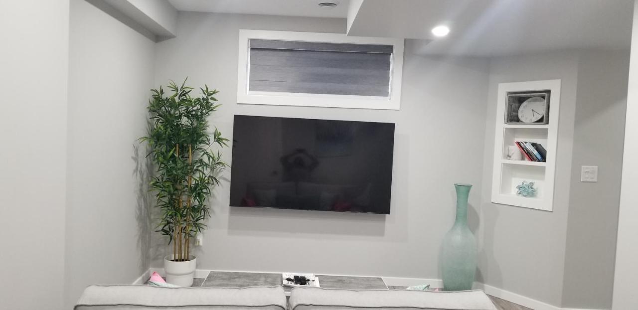 Luxurious 2 Bedroom Basement Holiday home