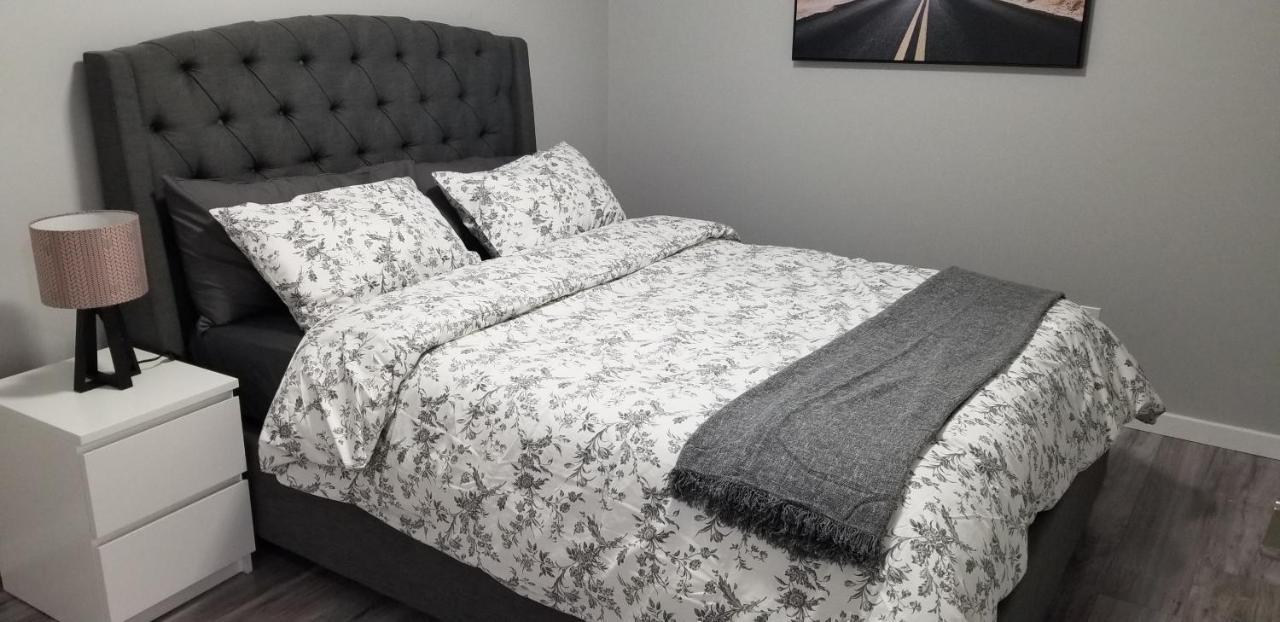 Luxurious 2 Bedroom Basement Holiday home Winnipeg