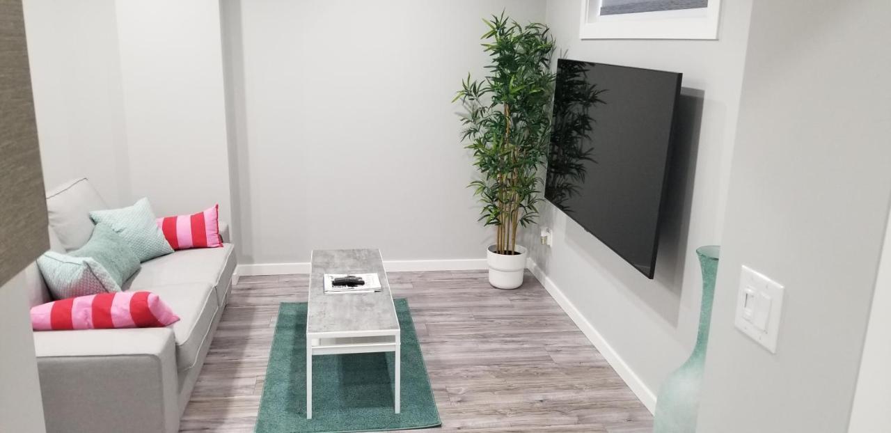Luxurious 2 Bedroom Basement Holiday home